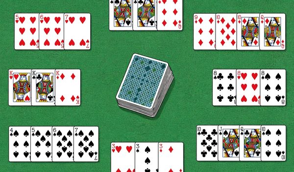 Giao diện bàn phỏm 789club với nọc bài ở giữa và bài của người chơi được xếp phỏm